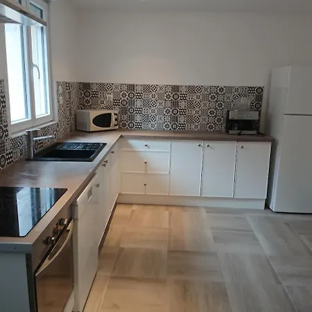 Holiday home Beautiful 150 M Cottage, 4 Bedrooms, Sleeps 7 Conty