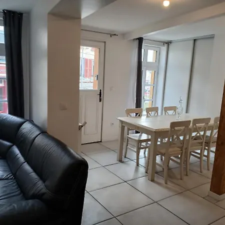 Beautiful 150 M Cottage, 4 Bedrooms, Sleeps 7 *