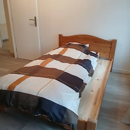 Beautiful 150 M Cottage, 4 Bedrooms, Sleeps 7 *