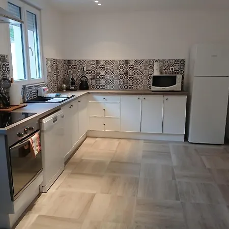 Beautiful 150 M Cottage, 4 Bedrooms, Sleeps 7 Conty