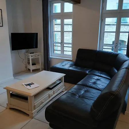 Beautiful 150 M Cottage, 4 Bedrooms, Sleeps 7 *