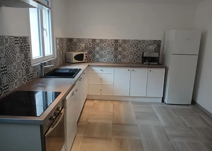 Holiday home Beautiful 150 M Cottage, 4 Bedrooms, Sleeps 7 Conty