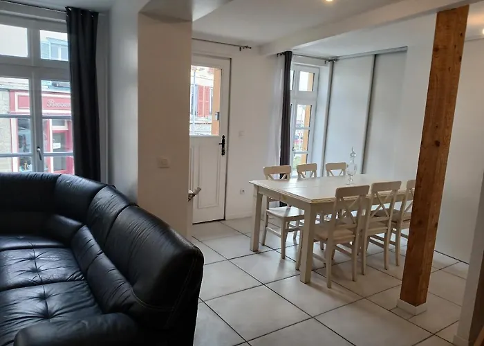 Beautiful 150 M Cottage, 4 Bedrooms, Sleeps 7 *